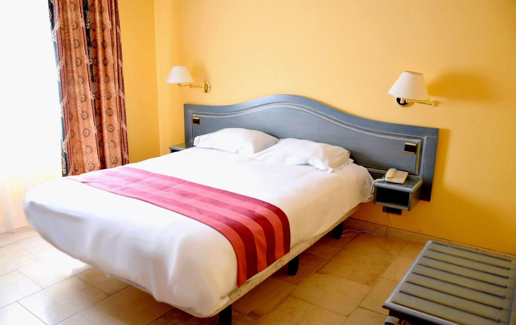 Logis Le Saint Nicolas Bar-sur-Aube Exterior photo